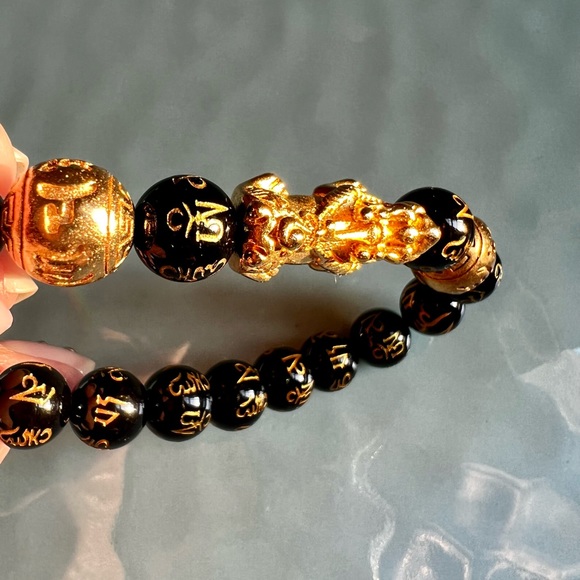 Pixiu Good Luck Unisex Bracelet Black & Gold, Stretchy. NWOT. - Picture 3 of 7